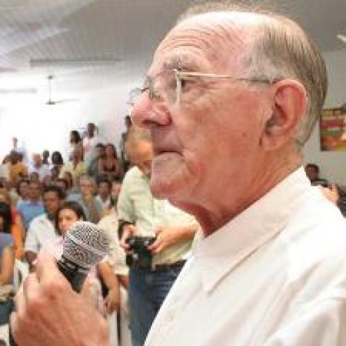 É como ele mesmo dizia! Já nasci Padre!